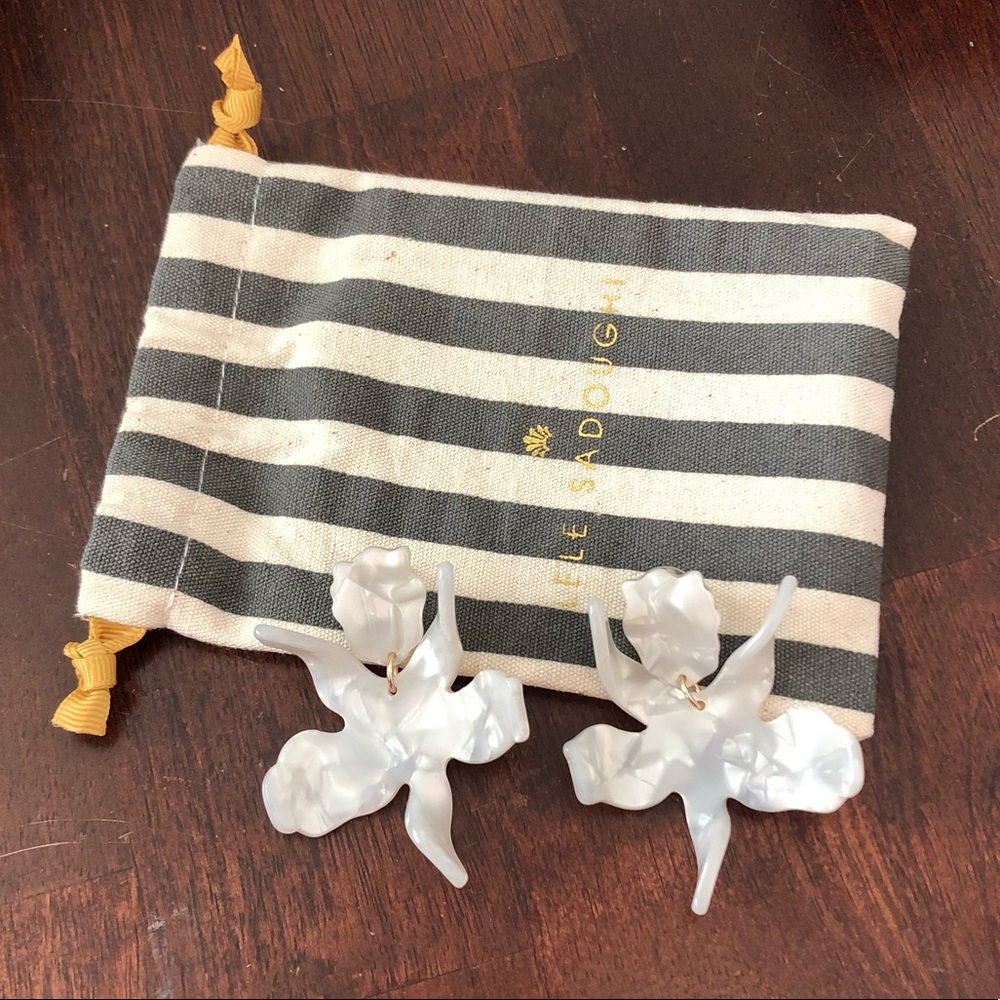 NWT Lele Sadoughi Small Paper Lily Earrings – Mother of Pearl Acetate